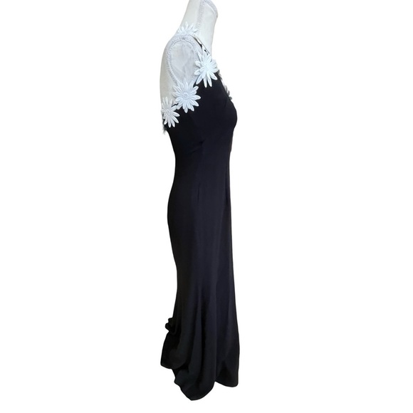 Naeem Khan NK32 Black Crepe Halter Gown with White Daisy Appliqué, Size 4 - Picture 4 of 16